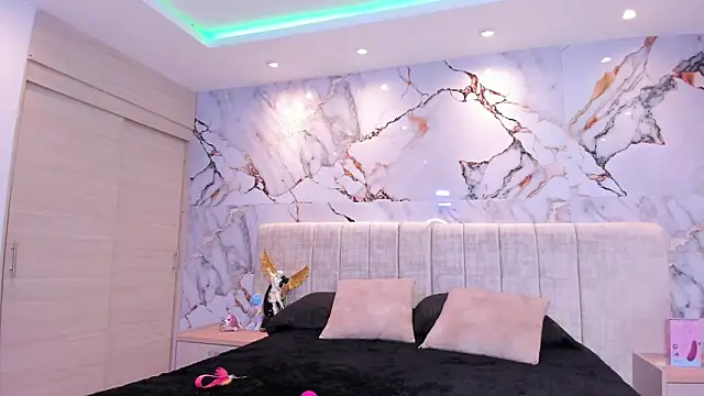 Snapshot of kiana_cream chatting on November 5, 2025, 6:19 pm kiana cream online show from November 5, 2025, 6:19 pm