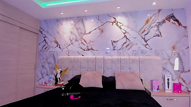 Snapshot of kiana_cream chatting on November 8, 2025, 11:32 am kiana cream online show from November 8, 2025, 11:32 am