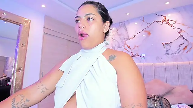 Snapshot of kiana_cream chatting on November 12, 2025, 11:54 am kiana cream online show from November 12, 2025, 11:54 am