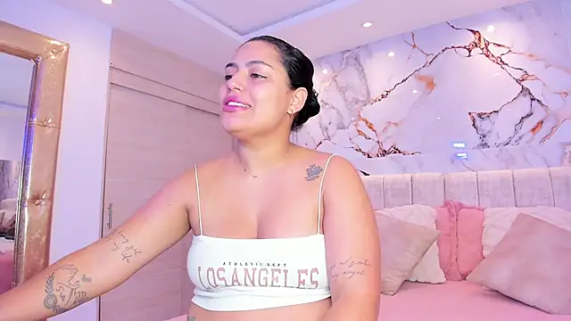 Snapshot of kiana_cream chatting on December 1, 2025, 2:55 pm kiana cream online show from December 1, 2025, 2:55 pm