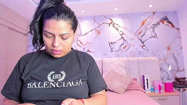 Snapshot of kiana_cream chatting on December 15, 2025, 11:36 am kiana cream online show from December 15, 2025, 11:36 am