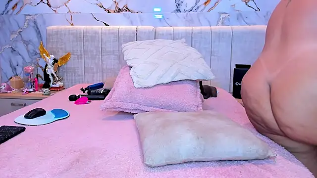 kiana cream online show from March 14, 2026, 11:54 pm