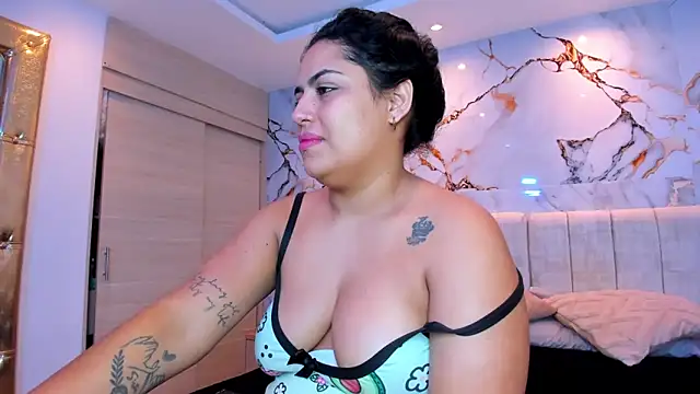 Snapshot of kiana_cream chatting on May 20, 2026, 1:50 pm kiana cream online show from May 20, 2026, 1:50 pm