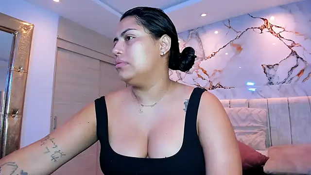 Snapshot of kiana_cream chatting on July 9, 2026, 12:20 pm kiana cream online show from July 9, 2026, 12:20 pm