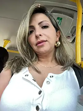 Snapshot of _Abril-Office1 chatting on December 24, 2024, 2:22 pm Abril-Office1 online show from December 24, 2024, 2:22 pm