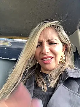 Snapshot of _Abril-Office1 chatting on February 3, 2025, 4:31 pm Abril-Office1 online show from February 3, 2025, 4:31 pm