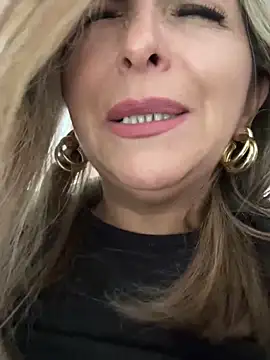 Snapshot of _Abril-Office1 chatting on February 3, 2025, 7:42 pm Abril-Office1 online show from February 3, 2025, 7:42 pm