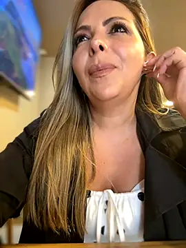 Snapshot of _Abril-Office1 chatting on September 24, 2025, 3:15 pm Abril-Office1 online show from September 24, 2025, 3:15 pm