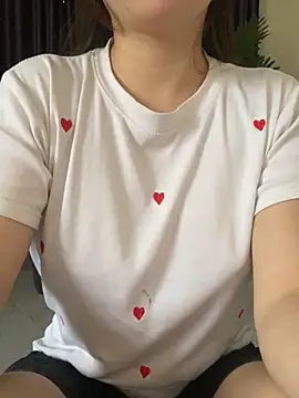 Snapshot of Ruby_bear chatting on October 17, 2025, 3:53 am Ruby bear online show from October 17, 2025, 3:53 am