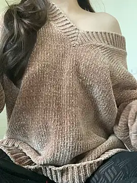 Ruby bear online show from November 19, 2025, 4:45 am