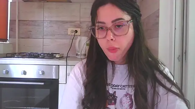 LovelyJulliette online show from May 17, 2026, 3:19 pm