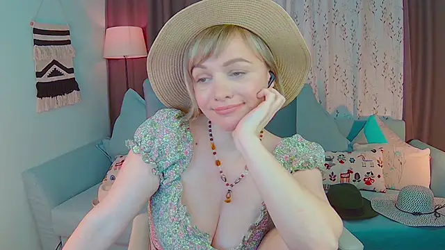 Snapshot of NandiSmile chatting on February 19, 2025, 8:52 pm NandiSmile online show from February 19, 2025, 8:52 pm