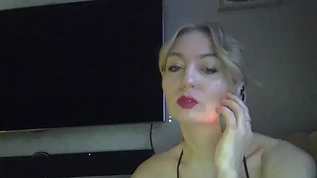 Snapshot of ZarinaSwift chatting on December 20, 2024, 4:31 am ZarinaSwift online show from December 20, 2024, 4:31 am