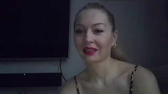 Snapshot of ZarinaSwift chatting on January 18, 2025, 4:04 am ZarinaSwift online show from January 18, 2025, 4:04 am