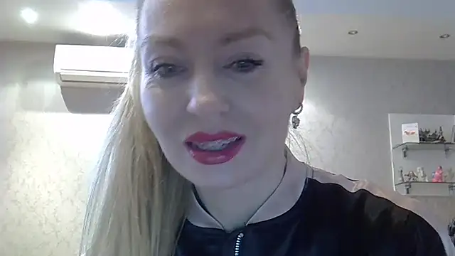 Snapshot of ZarinaSwift chatting on February 28, 2025, 4:43 am ZarinaSwift online show from February 28, 2025, 4:43 am