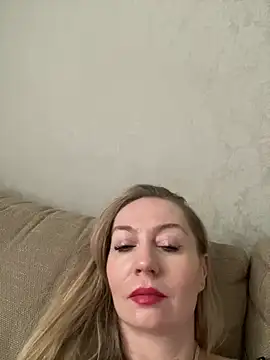 Snapshot of ZarinaSwift chatting on March 20, 2025, 8:09 am ZarinaSwift online show from March 20, 2025, 8:09 am