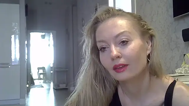 Snapshot of ZarinaSwift chatting on September 15, 2025, 4:34 am ZarinaSwift online show from September 15, 2025, 4:34 am