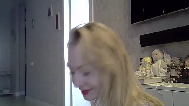 Snapshot of ZarinaSwift chatting on September 18, 2025, 4:25 am ZarinaSwift online show from September 18, 2025, 4:25 am