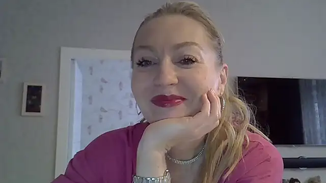 Snapshot of ZarinaSwift chatting on October 10, 2025, 4:22 am ZarinaSwift online show from October 10, 2025, 4:22 am