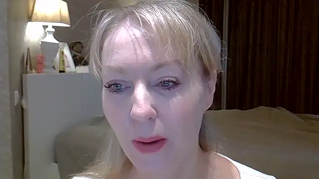 Snapshot of ZarinaSwift chatting on February 3, 2026, 4:21 am ZarinaSwift online show from February 3, 2026, 4:21 am