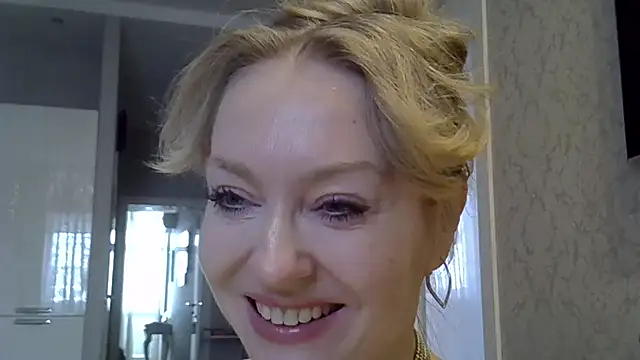 Snapshot of ZarinaSwift chatting on February 13, 2026, 4:41 am ZarinaSwift online show from February 13, 2026, 4:41 am