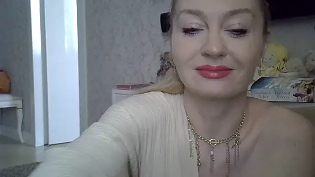 Snapshot of ZarinaSwift chatting on February 22, 2026, 6:24 am ZarinaSwift online show from February 22, 2026, 6:24 am