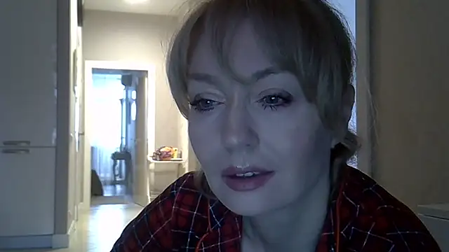 Snapshot of ZarinaSwift chatting on March 19, 2026, 4:38 am ZarinaSwift online show from March 19, 2026, 4:38 am