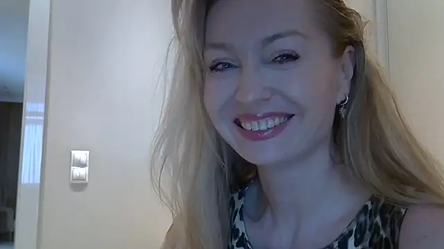 Snapshot of ZarinaSwift chatting on March 28, 2026, 10:59 am ZarinaSwift online show from March 28, 2026, 10:59 am