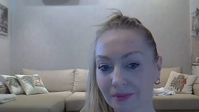 Snapshot of ZarinaSwift chatting on March 31, 2026, 9:32 am ZarinaSwift online show from March 31, 2026, 9:32 am