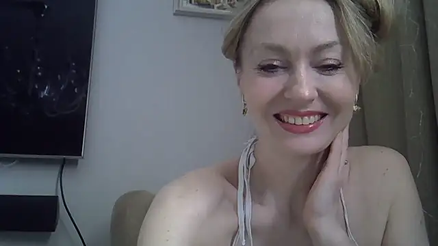 Snapshot of ZarinaSwift chatting on April 22, 2026, 4:48 am ZarinaSwift online show from April 22, 2026, 4:48 am