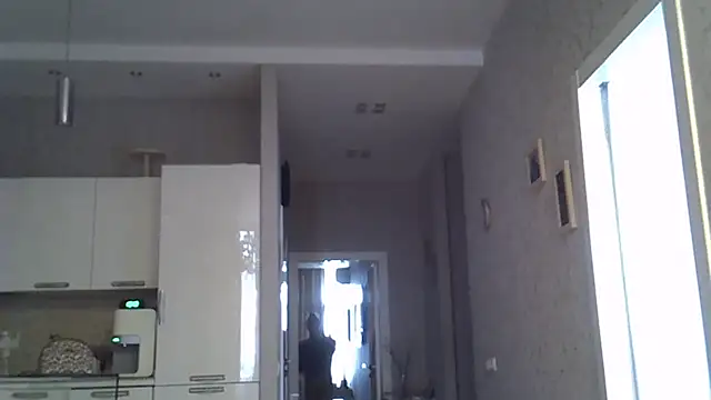 Snapshot of ZarinaSwift chatting on May 13, 2026, 4:43 am ZarinaSwift online show from May 13, 2026, 4:43 am