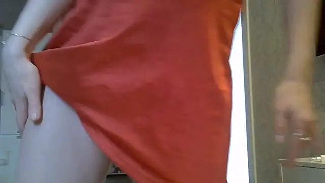 Snapshot of ZarinaSwift chatting on May 16, 2026, 6:32 am ZarinaSwift online show from May 16, 2026, 6:32 am