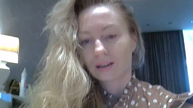 Snapshot of ZarinaSwift chatting on May 22, 2026, 4:19 am ZarinaSwift online show from May 22, 2026, 4:19 am