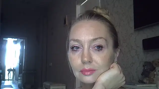 Snapshot of ZarinaSwift chatting on June 20, 2026, 9:34 am ZarinaSwift online show from June 20, 2026, 9:34 am