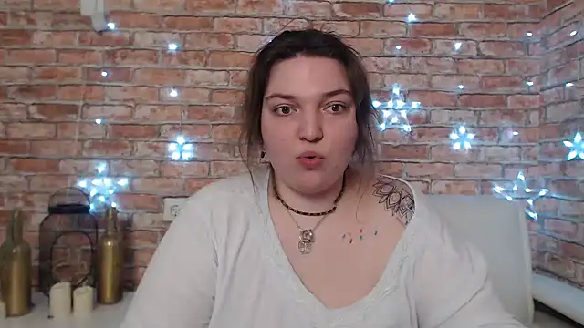 Amelia Kiss  online show from February 1, 2025, 3:41 am