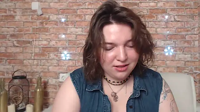 Amelia Kiss  online show from March 20, 2025, 12:51 am