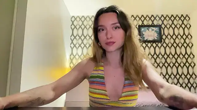 Snapshot of SirenaBelle chatting on December 13, 2024, 11:50 pm SirenaBelle online show from December 13, 2024, 11:50 pm