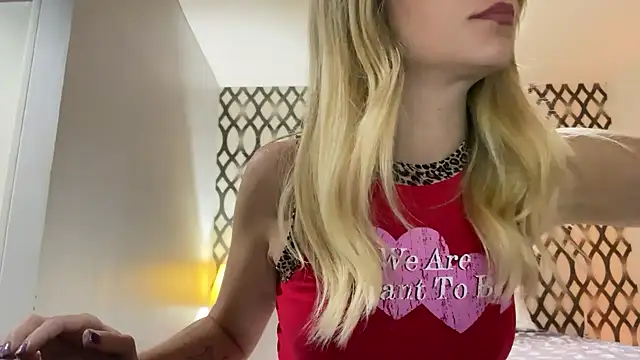 Snapshot of SirenaBelle chatting on March 9, 2025, 11:47 am SirenaBelle online show from March 9, 2025, 11:47 am