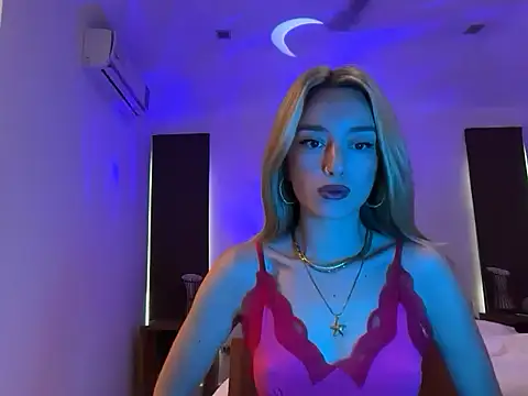 Snapshot of SirenaBelle chatting on October 11, 2025, 12:54 am SirenaBelle online show from October 11, 2025, 12:54 am