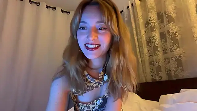 Snapshot of SirenaBelle chatting on March 8, 2026, 1:37 pm SirenaBelle online show from March 8, 2026, 1:37 pm