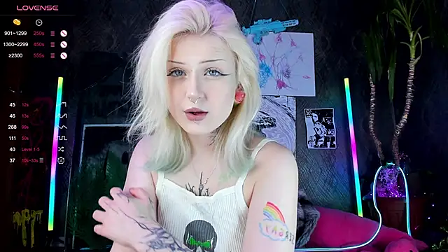 little grinch666 online show from February 27, 2025, 8:09 pm