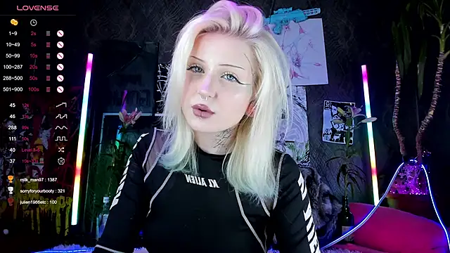 little grinch666 online show from March 4, 2025, 10:27 pm