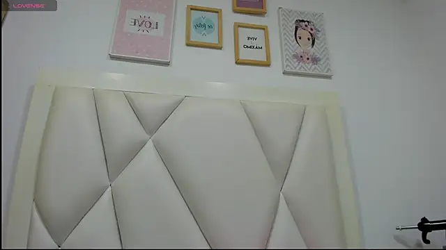 atilanadiaz7 online show from April 14, 2026, 5:08 pm