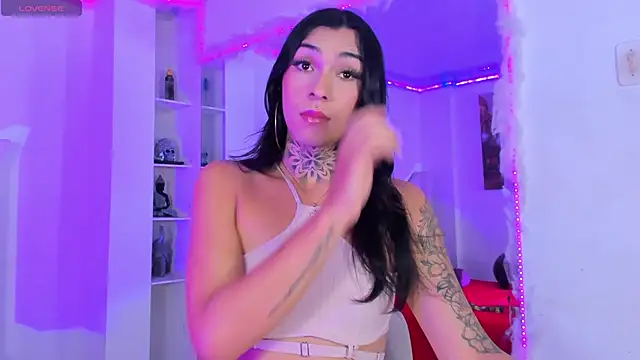 Snapshot of Camila_Coxx chatting on October 19, 2025, 8:42 pm Camila Coxx online show from October 19, 2025, 8:42 pm