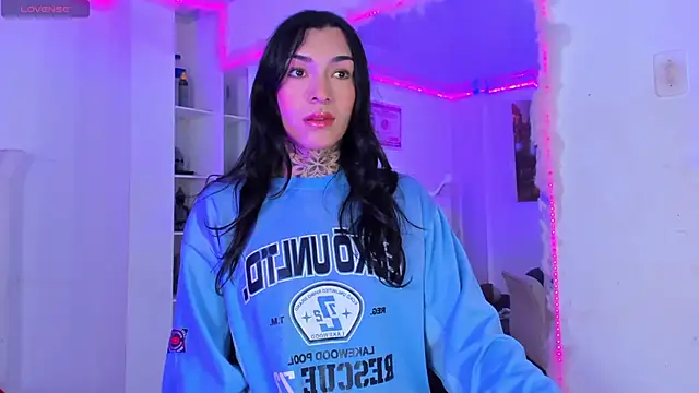 Snapshot of Camila_Coxx chatting on October 25, 2025, 5:15 am Camila Coxx online show from October 25, 2025, 5:15 am