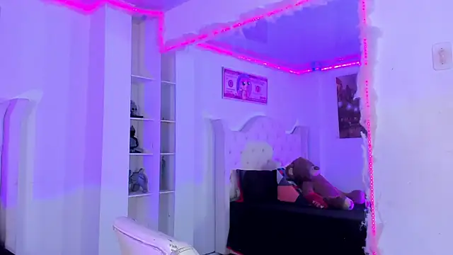 Snapshot of Camila_Coxx chatting on November 3, 2025, 6:58 am Camila Coxx online show from November 3, 2025, 6:58 am