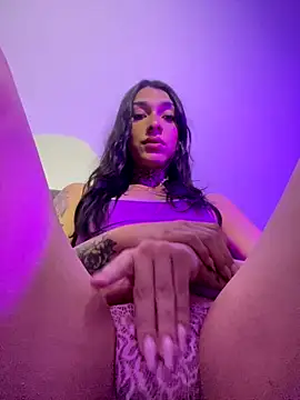 Snapshot of Camila_Coxx chatting on November 25, 2025, 2:11 am Camila Coxx online show from November 25, 2025, 2:11 am