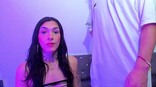 Snapshot of Camila_Coxx chatting on December 22, 2025, 5:37 am Camila Coxx online show from December 22, 2025, 5:37 am