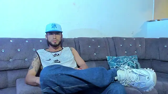 Snapshot of Camila_Coxx chatting on February 14, 2026, 3:36 am Camila Coxx online show from February 14, 2026, 3:36 am