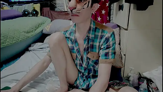 JJjing online show from November 10, 2025, 12:42 am